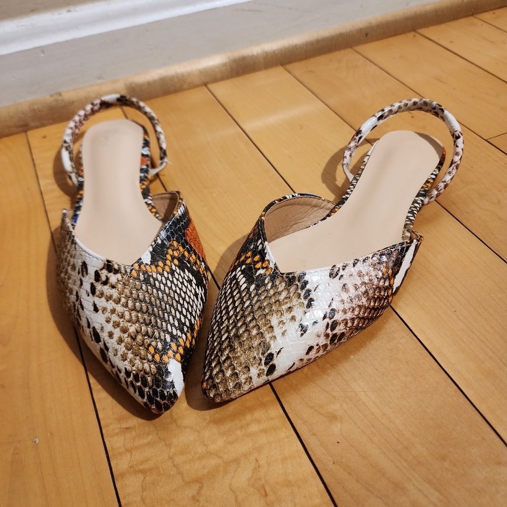 Stylish Snakeskin Pattern Flats - image 2